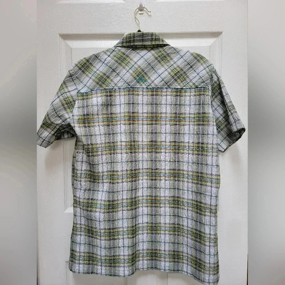 Kuhl Green Plaid Seersucker Crinkle Fabric Short Sleeve Button Down Size Medium - Picture 2 of 3
